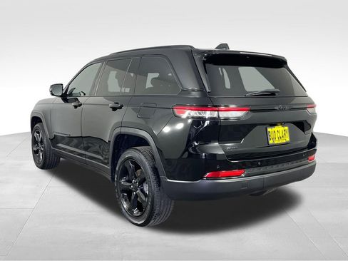 Used 2023 Jeep Grand Cherokee Altitude AWD/4WD image 14