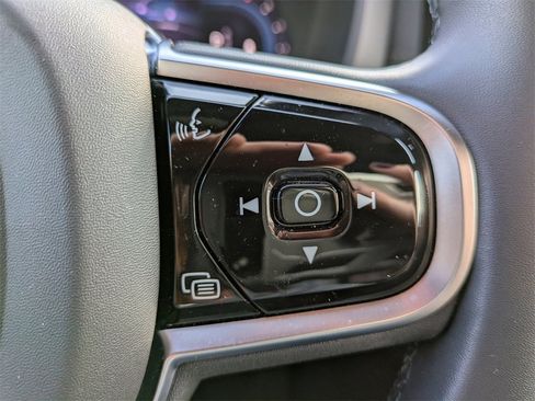 Certified 2023 Volvo XC60 B5 Ultimate w/ Climate Package image 27