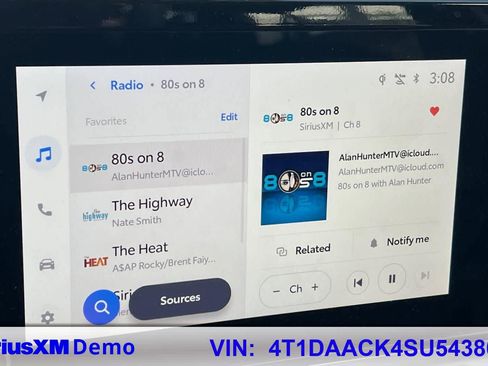 Used 2025 Toyota Camry SE image 28