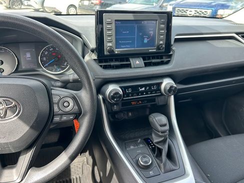 Used 2022 Toyota RAV4 LE AWD/4WD image 18