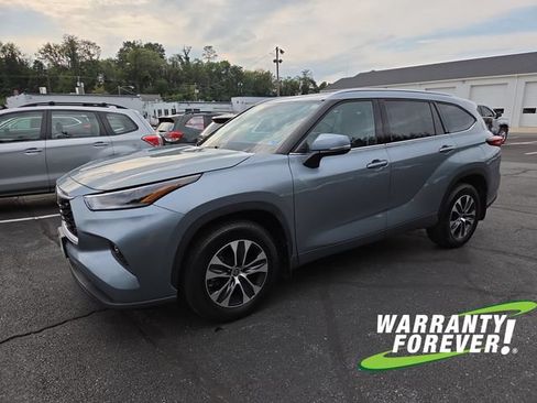 Used 2021 Toyota Highlander XLE AWD/4WD image 3