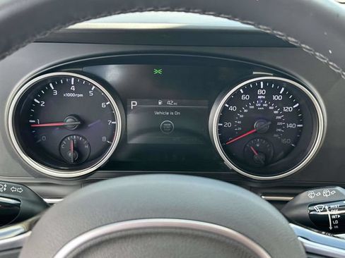 Used 2024 Kia Carnival LX FWD image 13