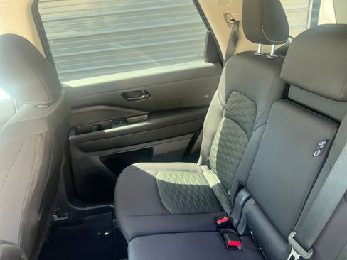 Used 2025 Nissan Pathfinder SV image 39