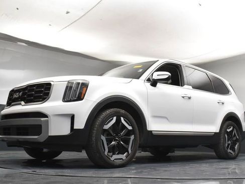 Used 2023 Kia Telluride S w/ S Sunroof Package image 37