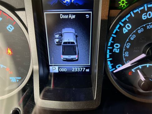 Used 2019 Toyota Tacoma TRD Off-Road image 12