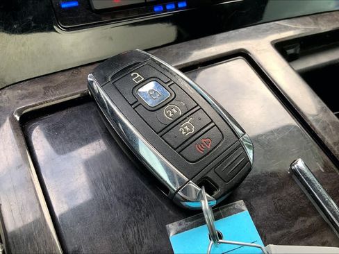 Used 2019 Lincoln Navigator Reserve AWD/4WD image 14