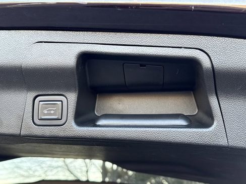 Used 2021 GMC Acadia SLE w/ Driver Convenience Package image 8