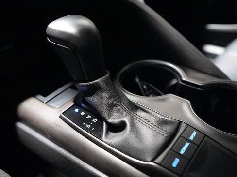 Used 2023 Toyota Camry SE w/ Convenience Package image 15