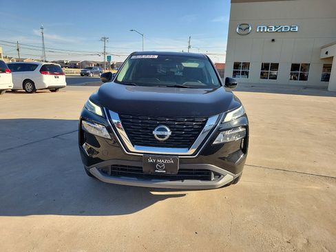 Used 2023 Nissan Rogue SV image 2