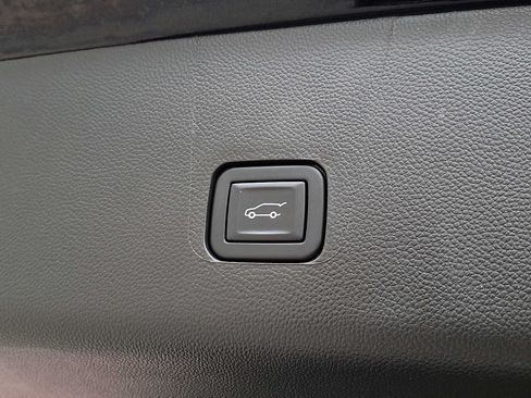 Used 2024 Chevrolet Traverse RS AWD/4WD image 37