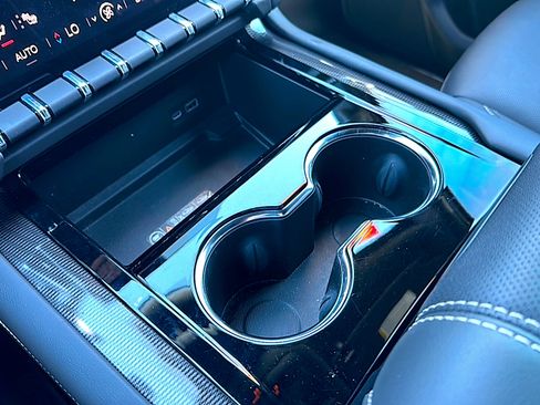 Used 2025 GMC Yukon XL Elevation image 36