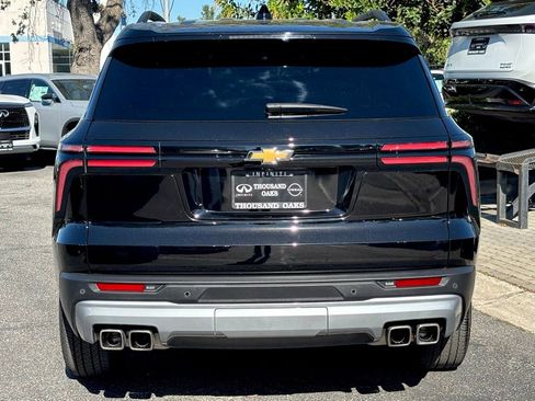 Used 2024 Chevrolet Traverse LT w/ Trailering Package FWD image 6