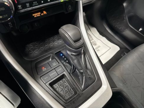 Used 2021 Toyota RAV4 XLE image 9