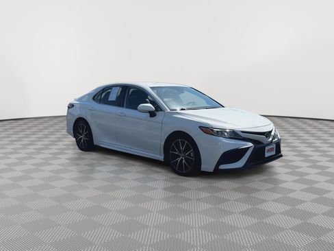Used 2023 Toyota Camry SE FWD image 2