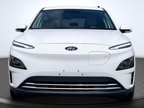 Used 2023 Hyundai Kona SE FWD image 3