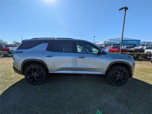 Used 2024 Chevrolet Traverse RS image 2