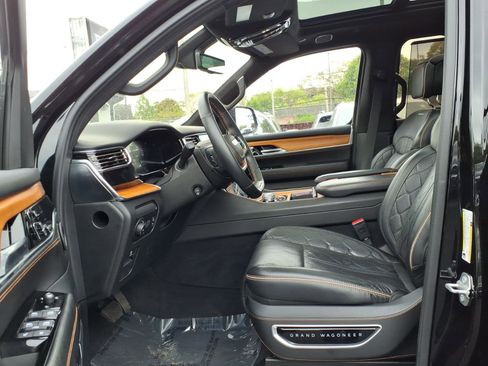 Used 2022 Jeep Grand Wagoneer Series III w/ Flexible Seating Group AWD/4WD image 23