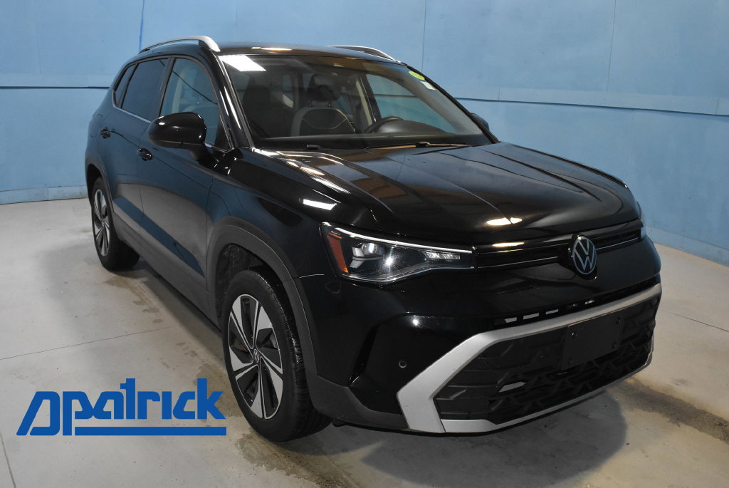 Used 2025 Volkswagen Taos SE AWD/4WD image 1