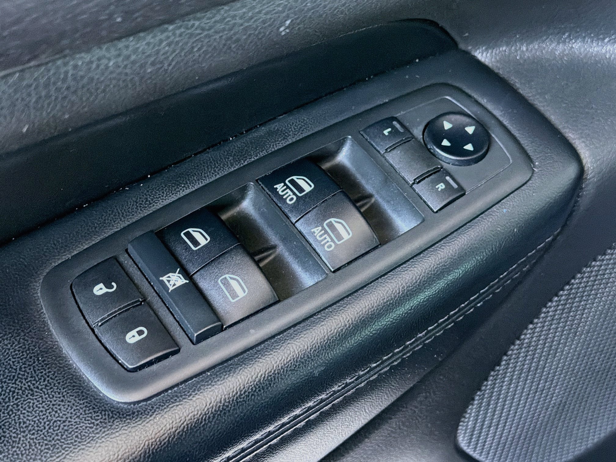 Used 2018 Jeep Grand Cherokee Altitude AWD/4WD image 15