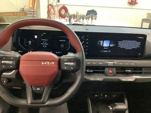 Certified 2025 Kia K4 GT-Line w/ GT-Line Premium Package FWD image 16