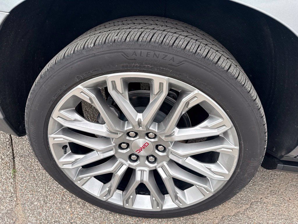 Used 2026 GMC Yukon Denali w/ Denali Reserve Package AWD/4WD image 7