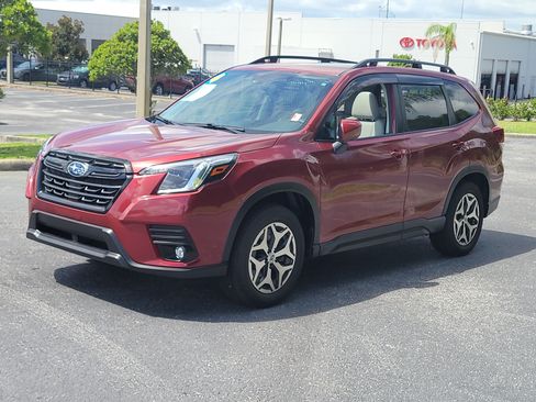 Used 2024 Subaru Forester Premium AWD/4WD image 5