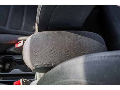 Used 2018 Jeep Renegade Latitude w/ Popular Equipment Group image 19