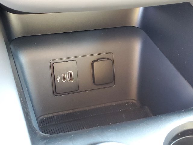 Certified 2026 Ford Explorer Active AWD/4WD image 27