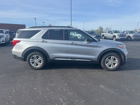 Used 2023 Ford Explorer XLT w/ Equipment Group 202A image 4