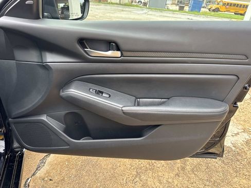 Used 2025 Nissan Altima 2.5 SV FWD image 25