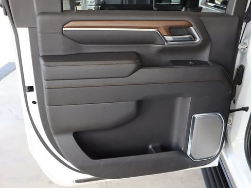 Used 2024 Chevrolet Silverado 2500 High Country w/ High Country Premium Package AWD/4WD image 46
