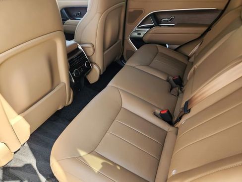 Used 2025 Land Rover Range Rover SE image 39