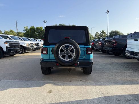 Used 2020 Jeep Wrangler Unlimited Sahara AWD/4WD image 37