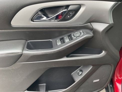 Used 2021 Chevrolet Traverse RS image 19