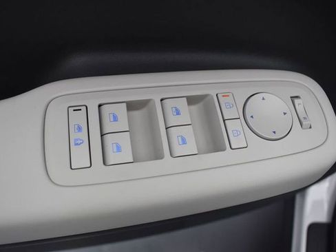 Used 2026 Hyundai Santa Fe SE image 9