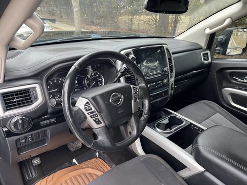 Used 2020 Nissan Titan SV w/ SV Convenience Package AWD/4WD image 13