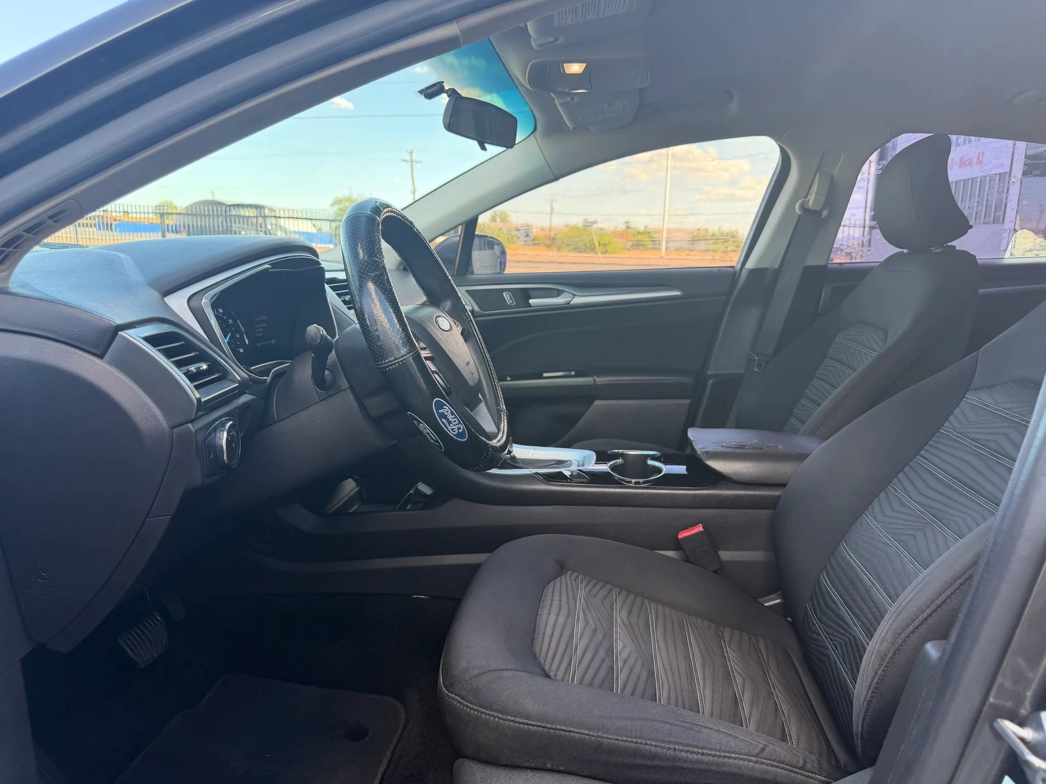 Used 2016 Ford Fusion SE FWD image 14
