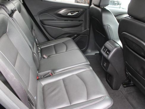 Used 2024 GMC Terrain SLT image 26