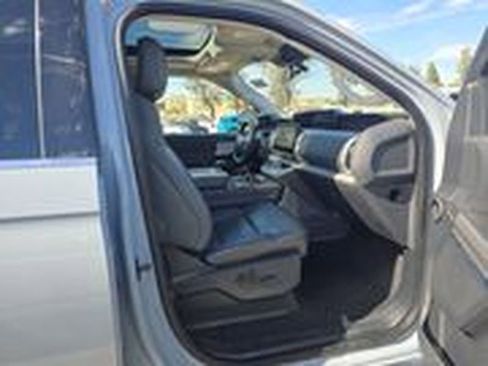 Used 2025 Ford Expedition Active AWD/4WD image 7