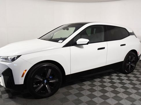 Used 2023 BMW iX xDrive50 w/ Sport Package AWD/4WD image 2