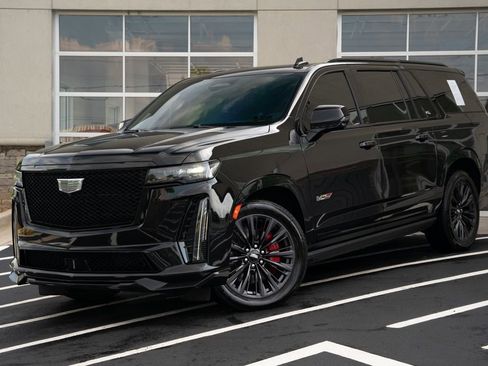 Used 2023 Cadillac Escalade ESV V w/ LPO, ONYX Package AWD/4WD image 2