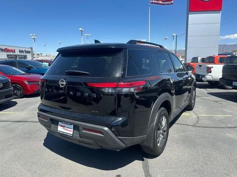 New 2025 Nissan Pathfinder SV w/ Black Appearance Package AWD/4WD image 10