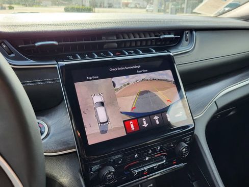 Used 2024 Jeep Grand Cherokee L Limited w/ Luxury Tech Group II image 28