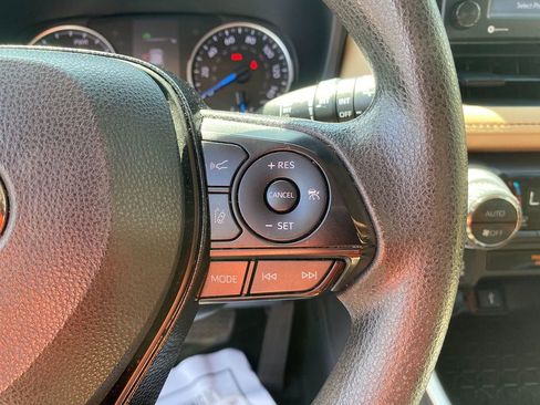 Used 2021 Toyota RAV4 XLE image 17