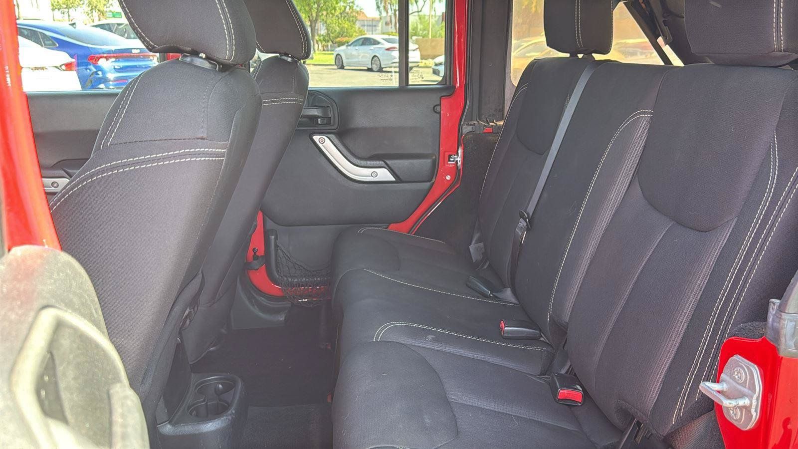 Used 2015 Jeep Wrangler Unlimited Rubicon w/ Max Tow Package AWD/4WD image 21