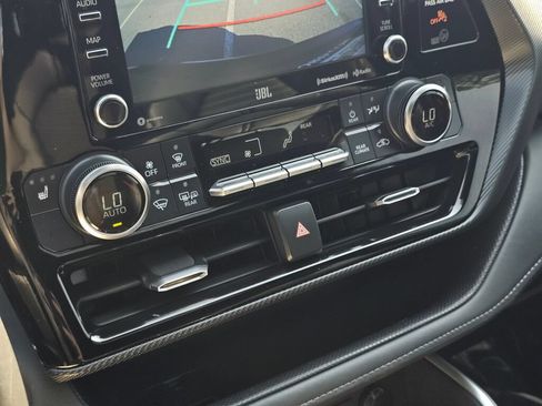 Used 2022 Toyota Highlander XSE AWD/4WD image 30