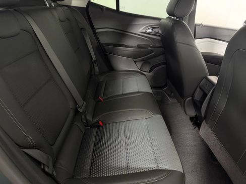 Used 2025 Chevrolet Trax LT w/ LT Convenience Package FWD image 28