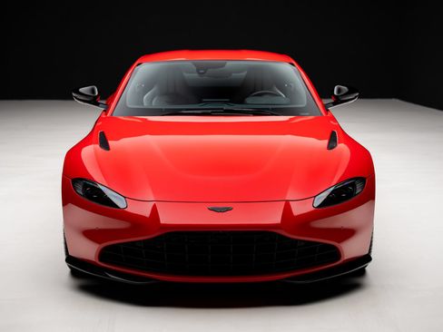 Used 2023 Aston Martin V8 Vantage Coupe RWD image 6