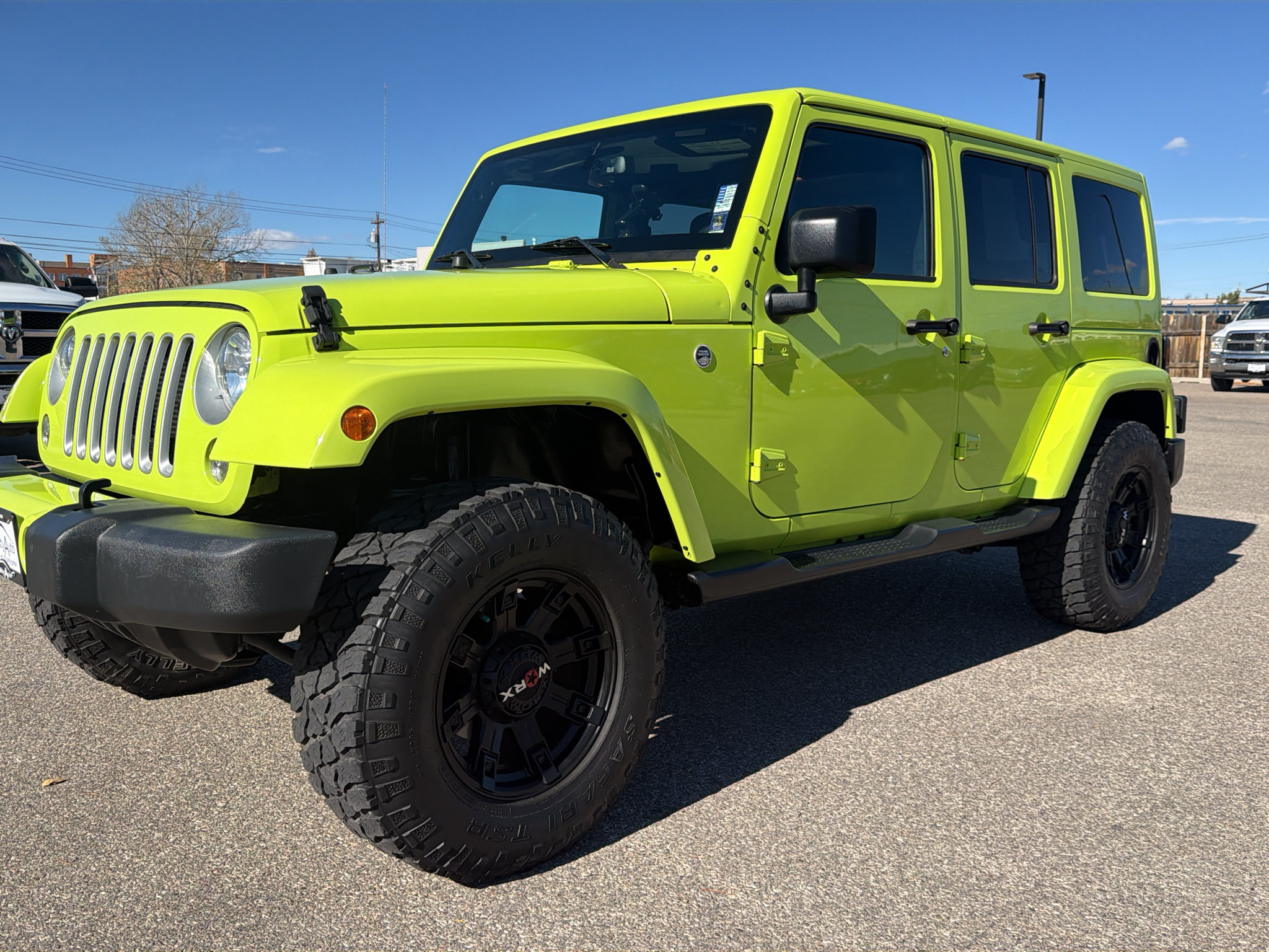 Used 2016 Jeep Wrangler Unlimited Sahara w/ Connectivity Group AWD/4WD image 3