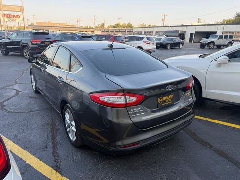 Used 2016 Ford Fusion SE FWD image 4